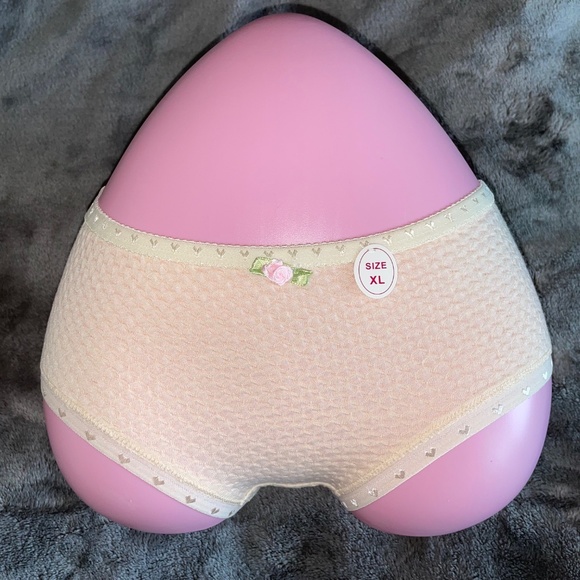 Yellow coloured Bubble cotton Panties. 22" to 34" Waist. - Picture 1 of 3